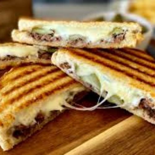 Kavurmalı Kaşarlı Tost